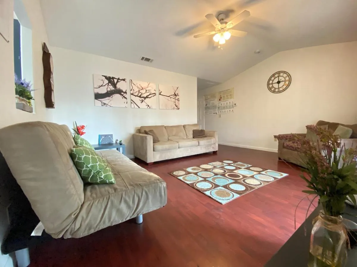 Whole Family - Wholestyl Hostel Sacramento